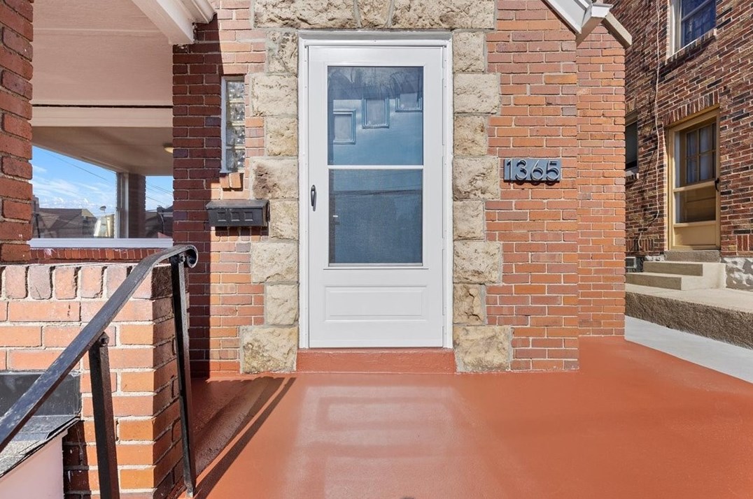 1365 Hawthorne St, Pittsburgh PA 15201-2048 exterior