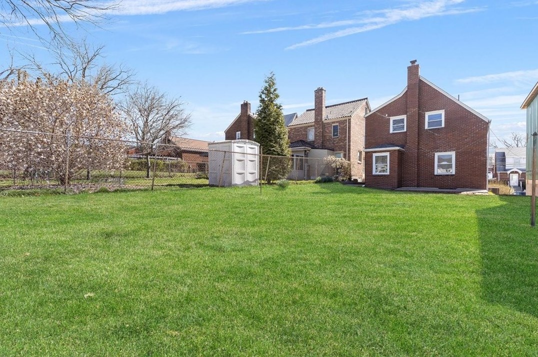 1365 Hawthorne St, Pittsburgh PA 15201-2048 exterior