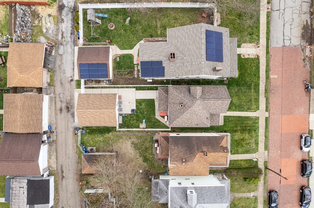 145 Blackhawk St, Pittsburgh PA 15218-2322 exterior