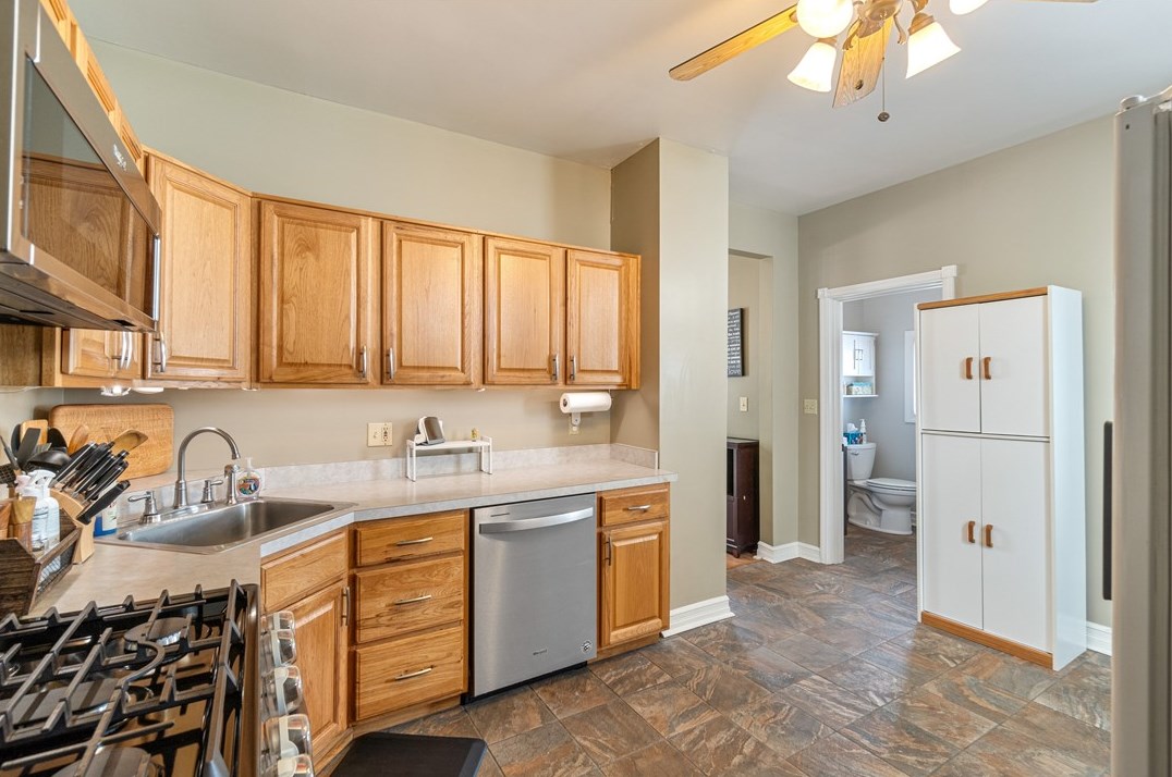 145 Blackhawk St, Pittsburgh PA 15218-2322 exterior