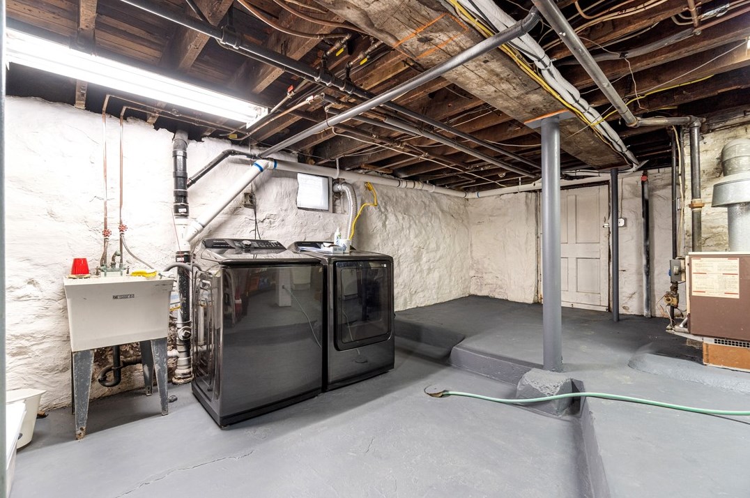 145 Blackhawk St, Pittsburgh PA 15218-2322 exterior