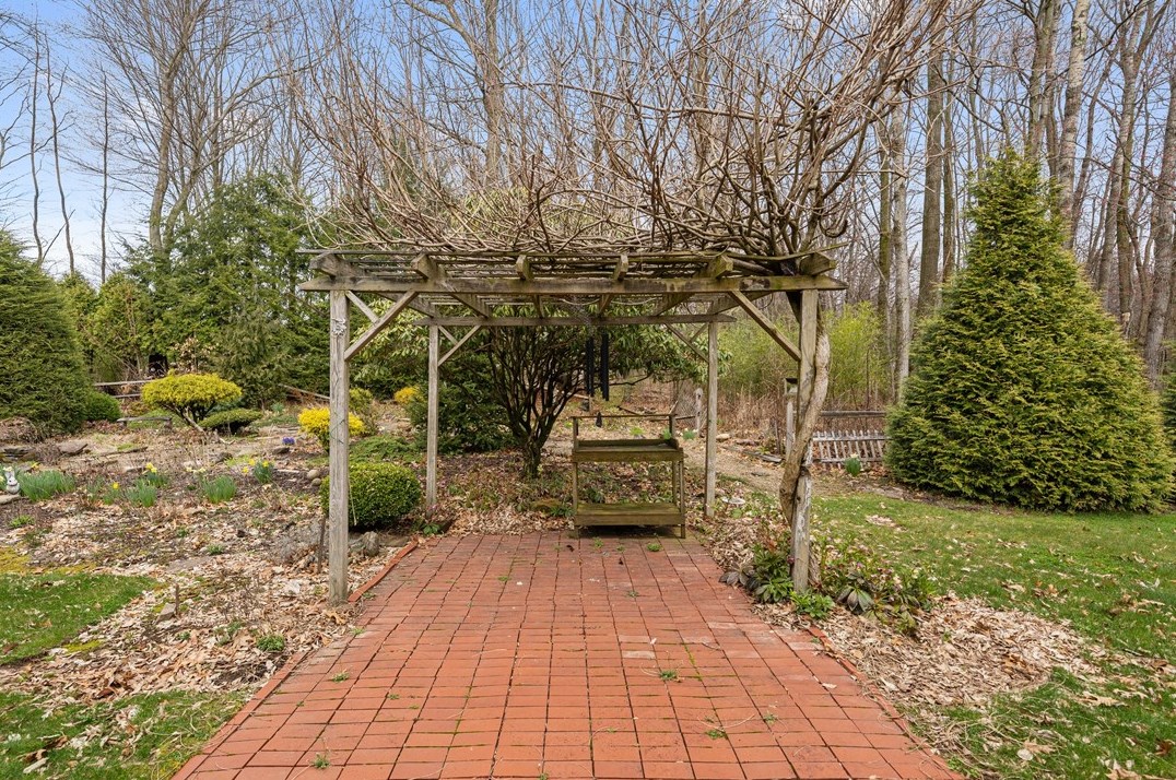 111 Red Brush Trl, Harmony PA  16037-8223 exterior