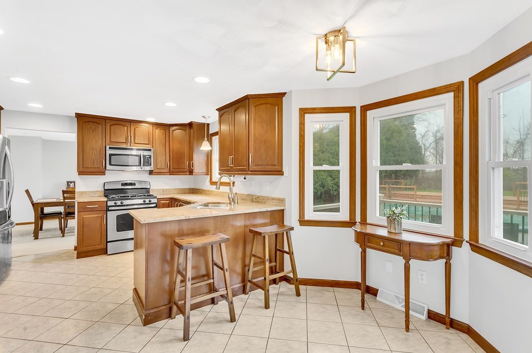 226 Rizzi Dr, North Huntingdon PA 15642-8901 exterior