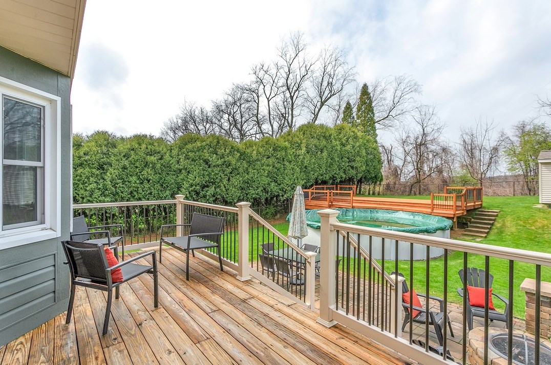 226 Rizzi Dr, North Huntingdon PA 15642-8901 exterior