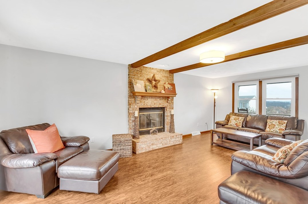 226 Rizzi Dr, North Huntingdon PA 15642-8901 exterior