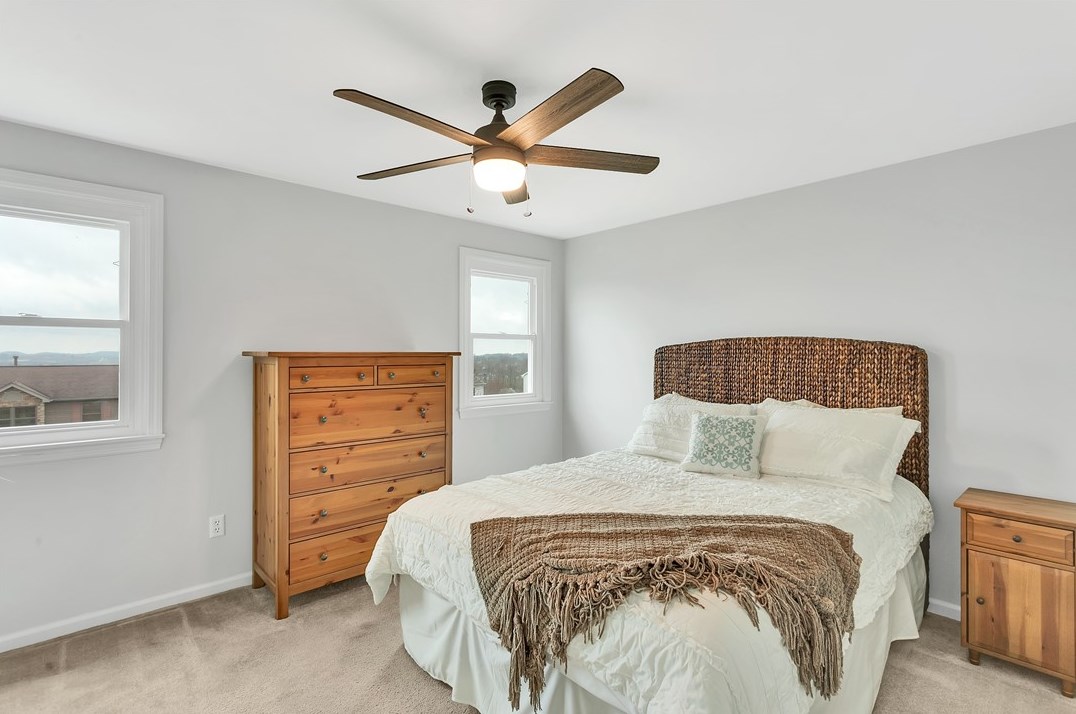 226 Rizzi Dr, North Huntingdon PA 15642-8901 exterior