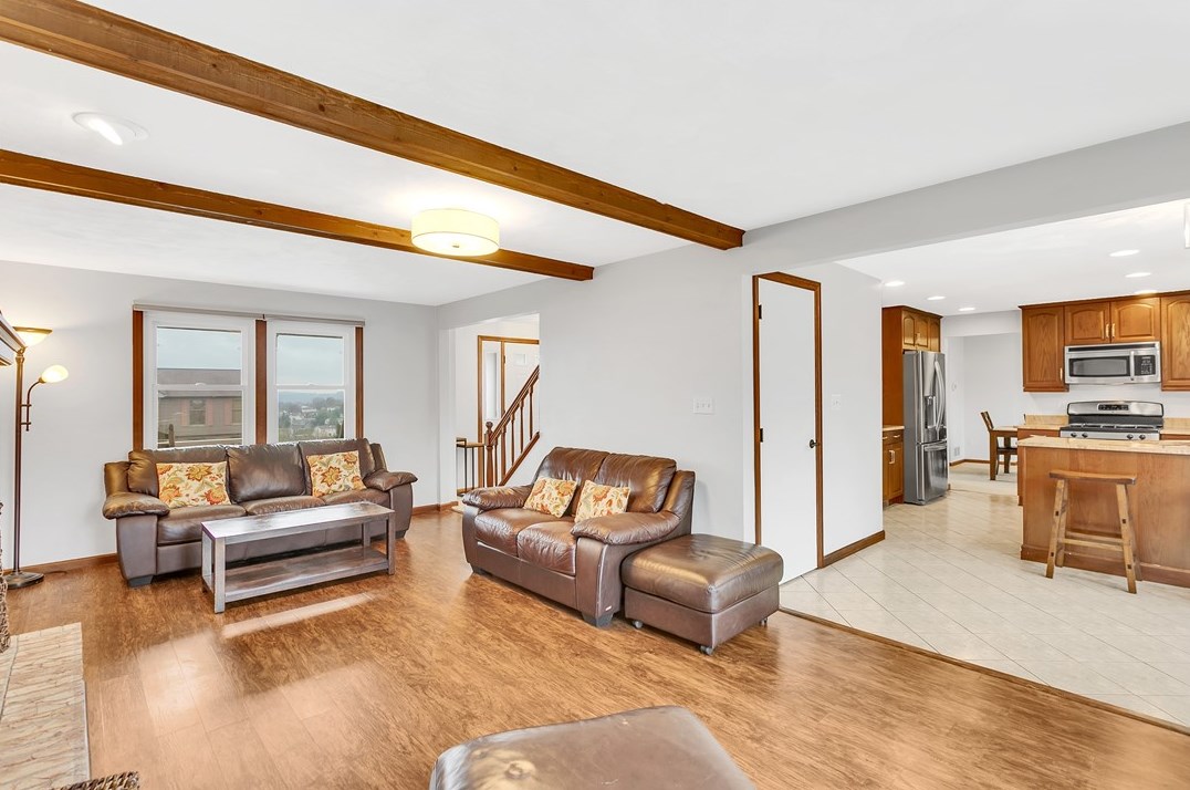 226 Rizzi Dr, North Huntingdon PA 15642-8901 exterior