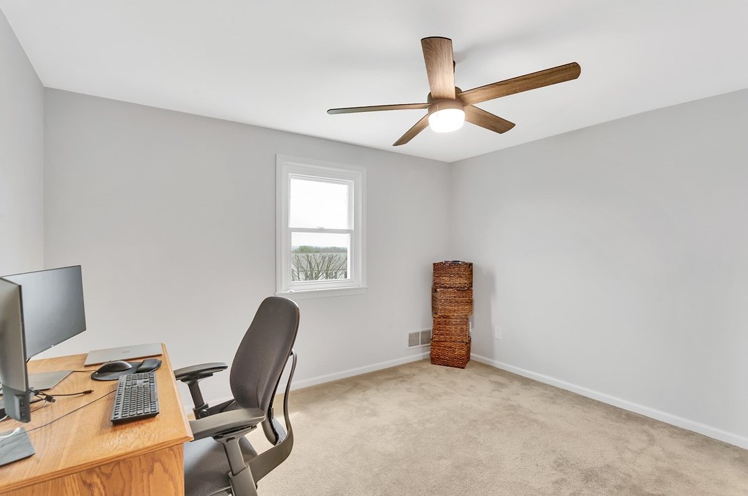 226 Rizzi Dr, North Huntingdon PA 15642-8901 exterior