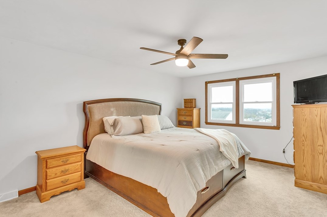 226 Rizzi Dr, North Huntingdon PA 15642-8901 exterior