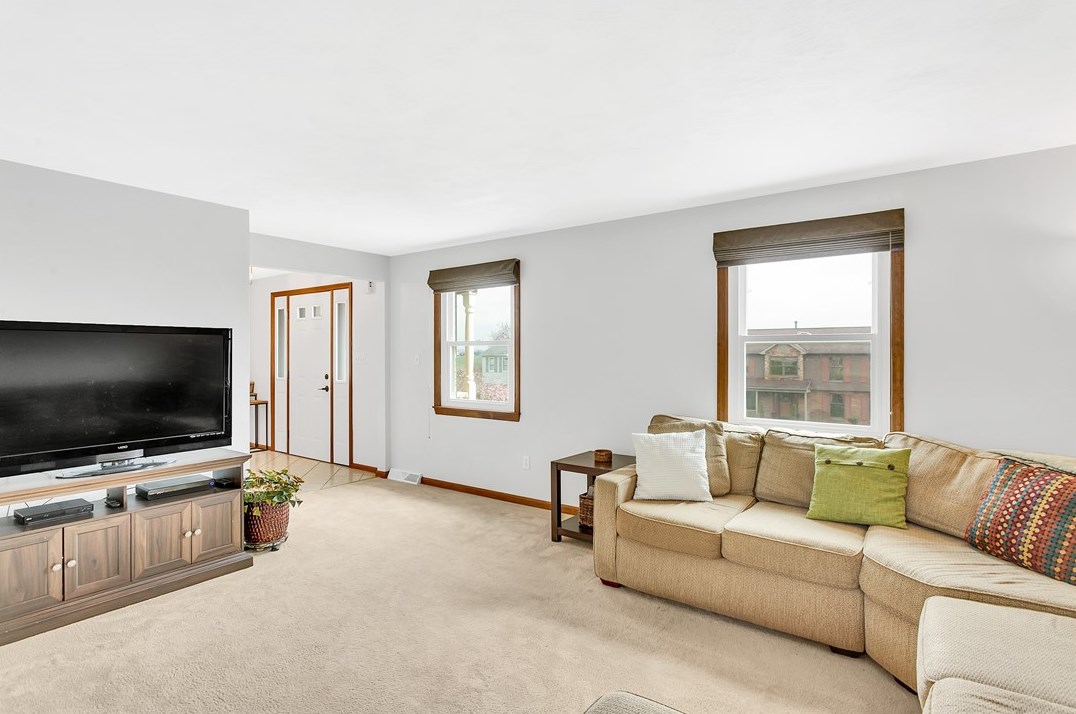 226 Rizzi Dr, North Huntingdon PA 15642-8901 exterior