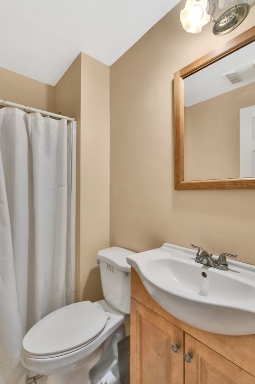 226 Rizzi Dr, North Huntingdon PA 15642-8901 exterior