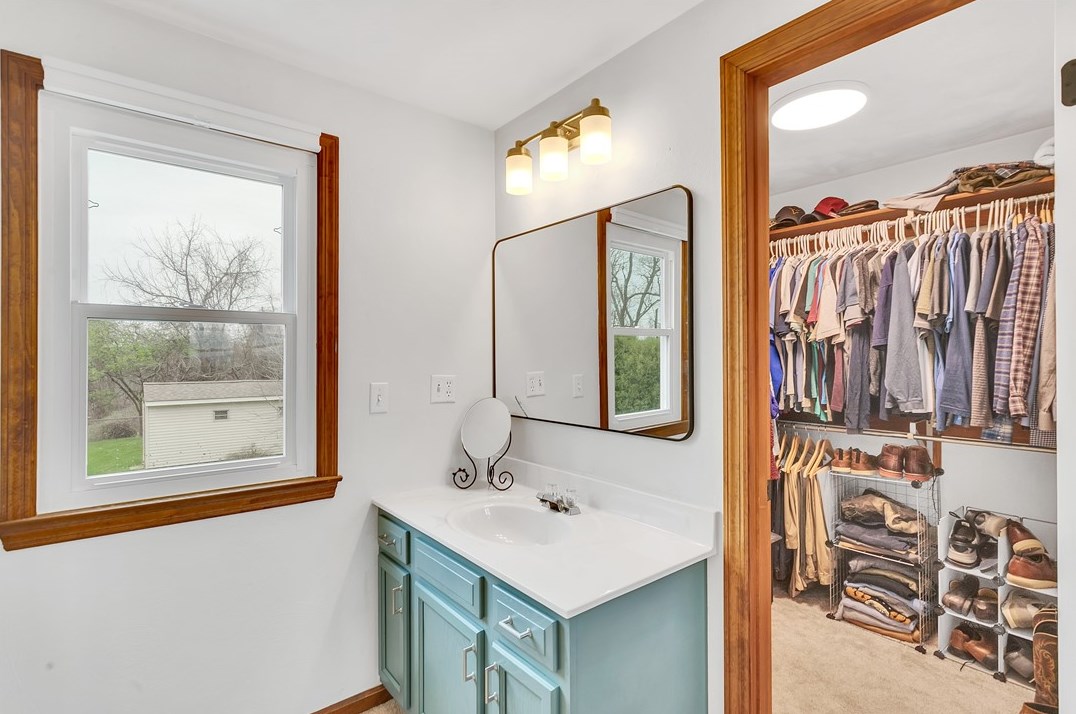 226 Rizzi Dr, North Huntingdon PA 15642-8901 exterior