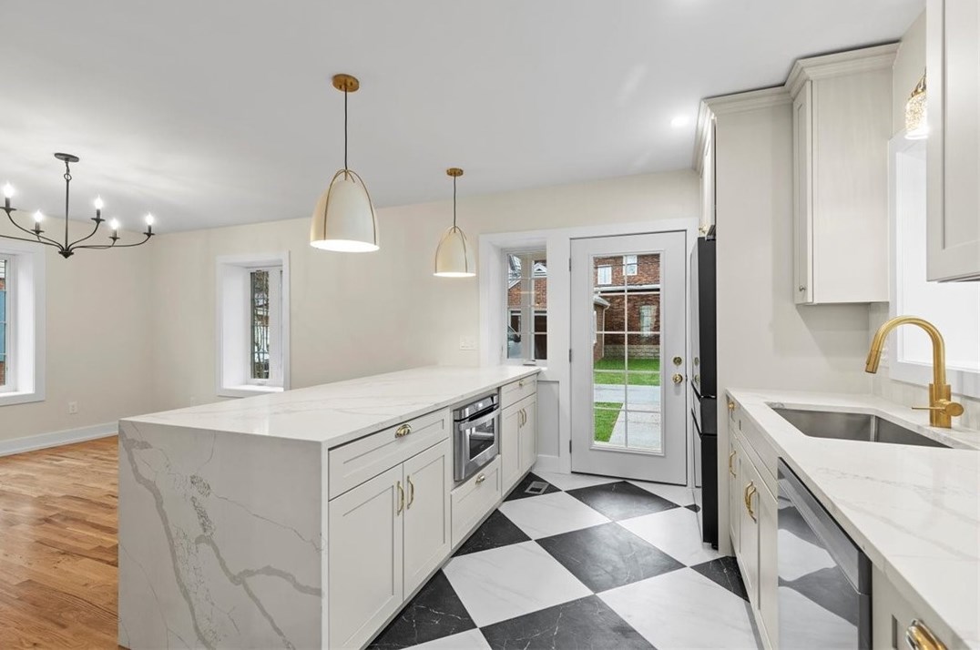 7032 Meade Pl, Pittsburgh PA 15208-2428 exterior