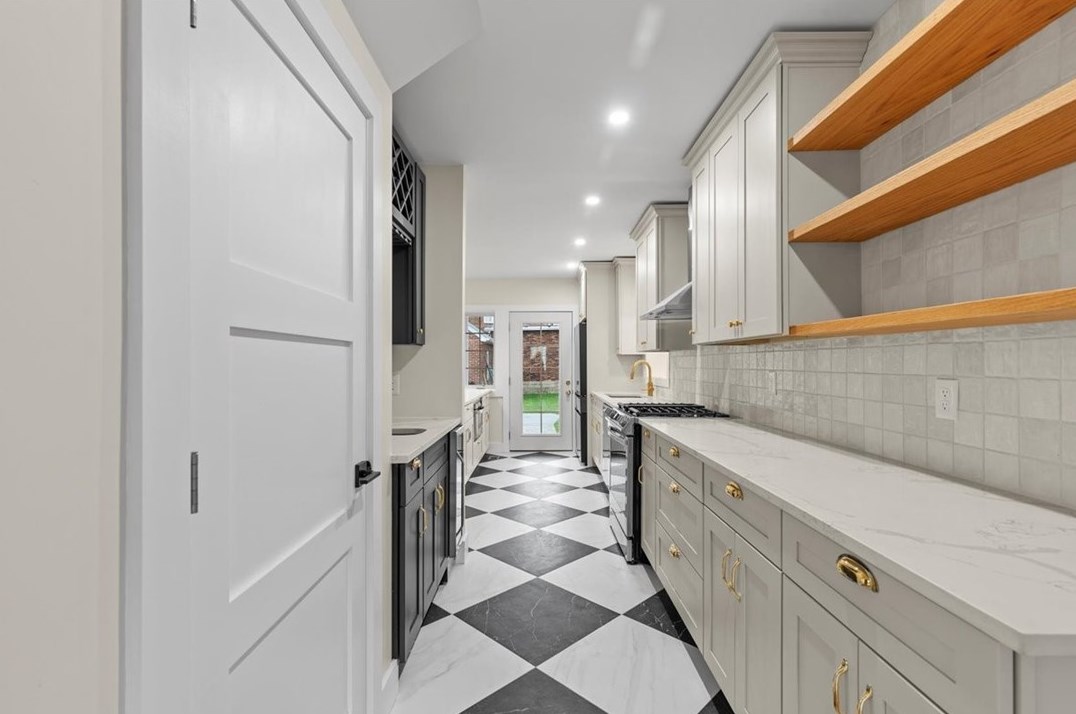 7032 Meade Pl, Pittsburgh PA 15208-2428 exterior