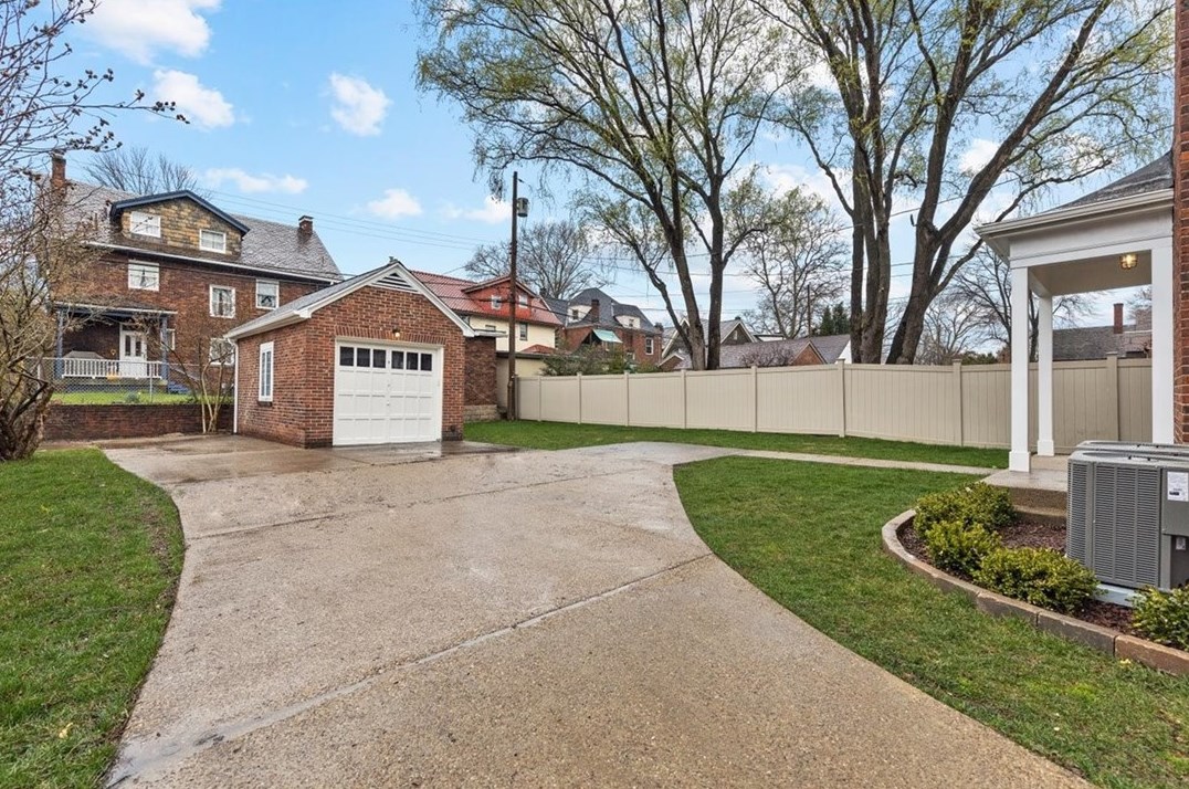 7032 Meade Pl, Pittsburgh PA 15208-2428 exterior