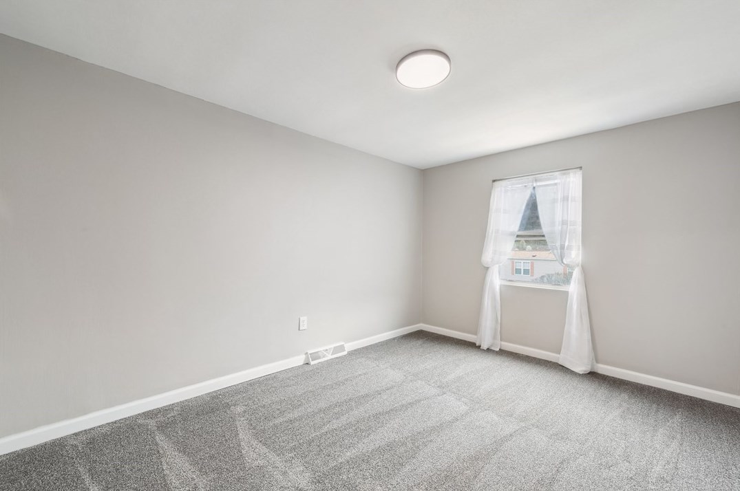 410 Locust St, West Newton PA  15089-1015 exterior