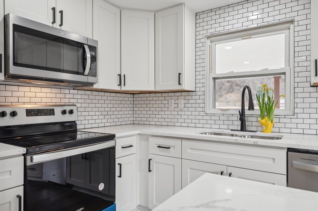 410 Locust St, West Newton PA  15089-1015 exterior