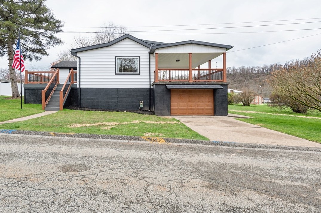 410 Locust St, West Newton PA  15089-1016 exterior