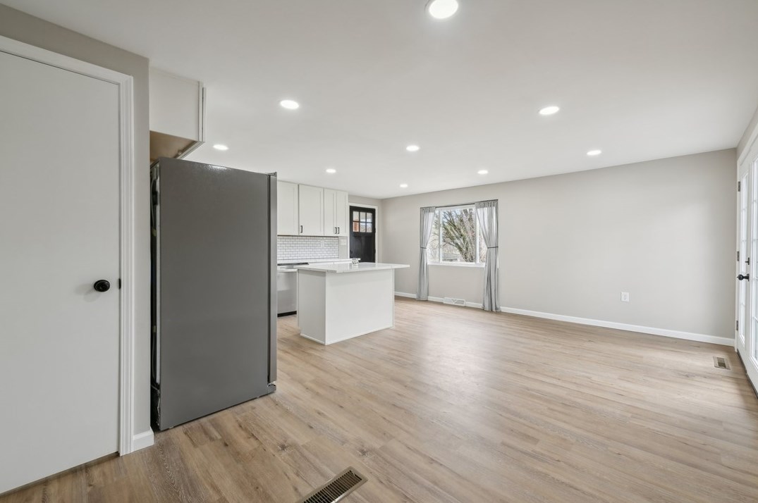 410 Locust St, West Newton PA  15089-1015 exterior