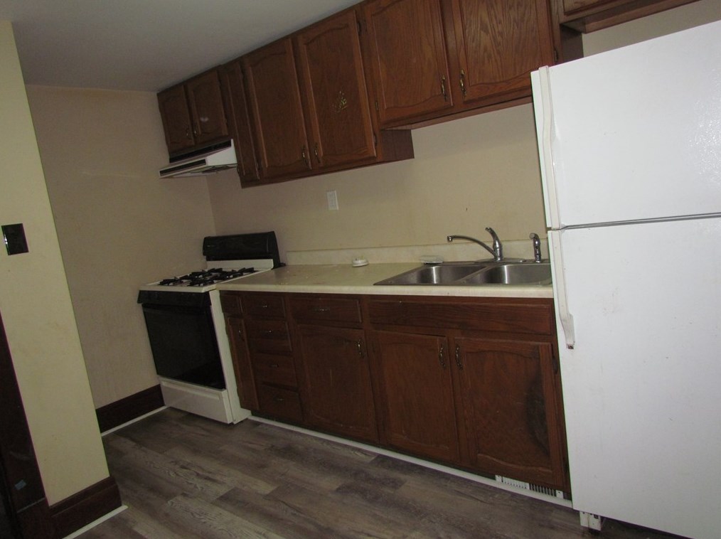 410 Cedar Ave, Hermitage PA  16146-2612 exterior