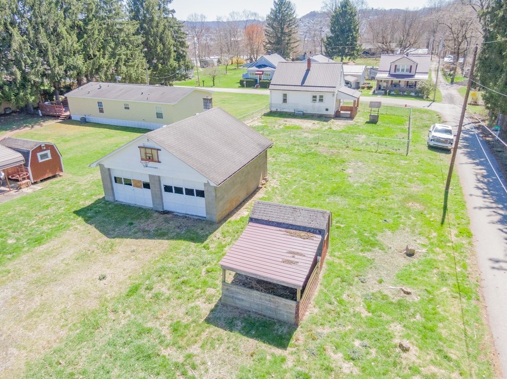 1134 Overlook Dr, Vandergrift PA  15690-6131 exterior