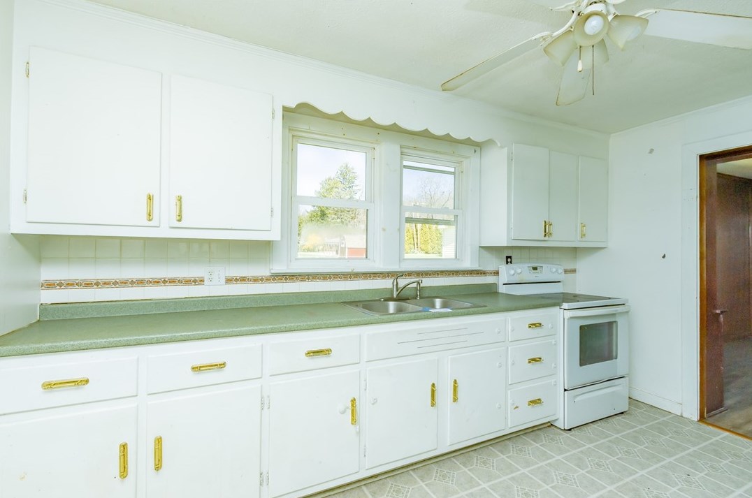 1134 Overlook Dr, Vandergrift PA  15690-6131 exterior
