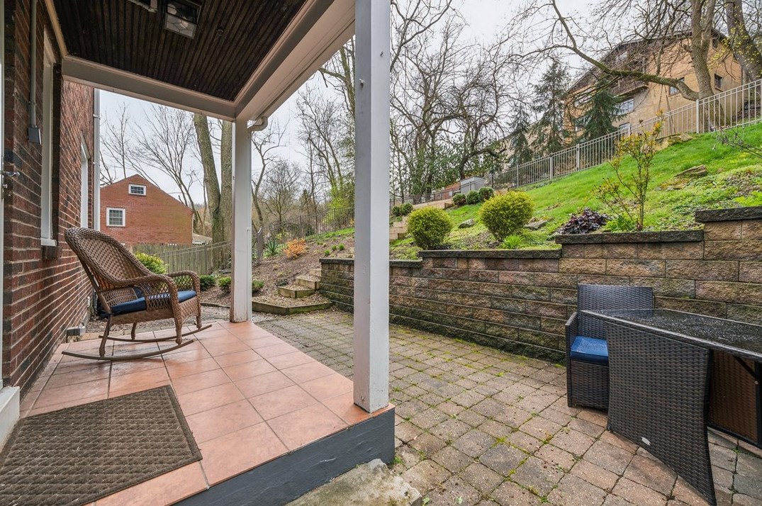 700 Cascade Rd, Pittsburgh PA  15221-4606 exterior