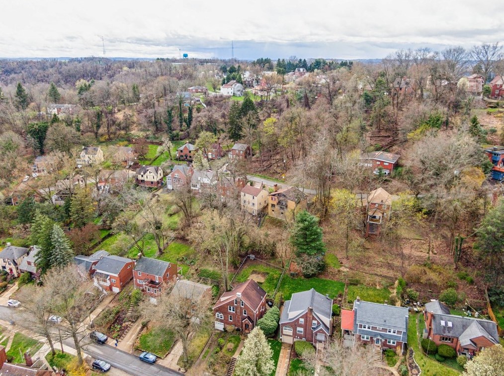 700 Cascade Rd, Pittsburgh PA  15221-4606 exterior