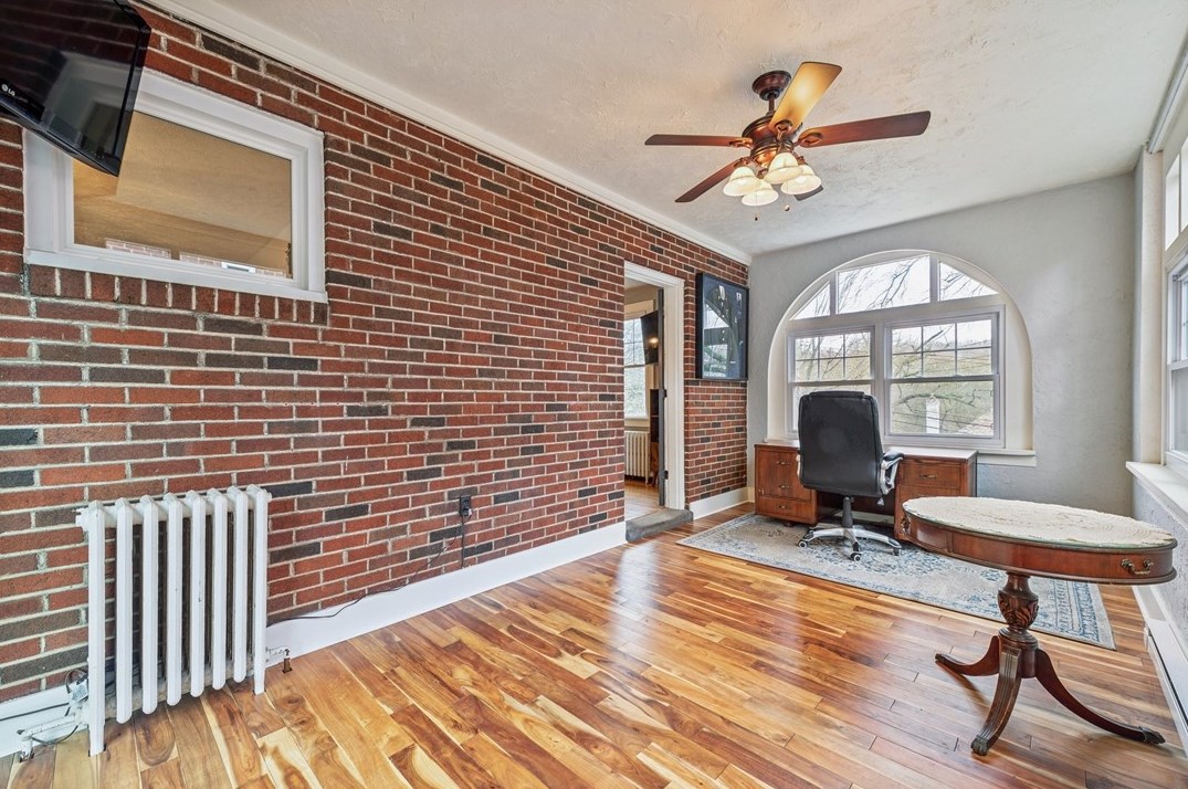 700 Cascade Rd, Pittsburgh PA  15221-4606 exterior