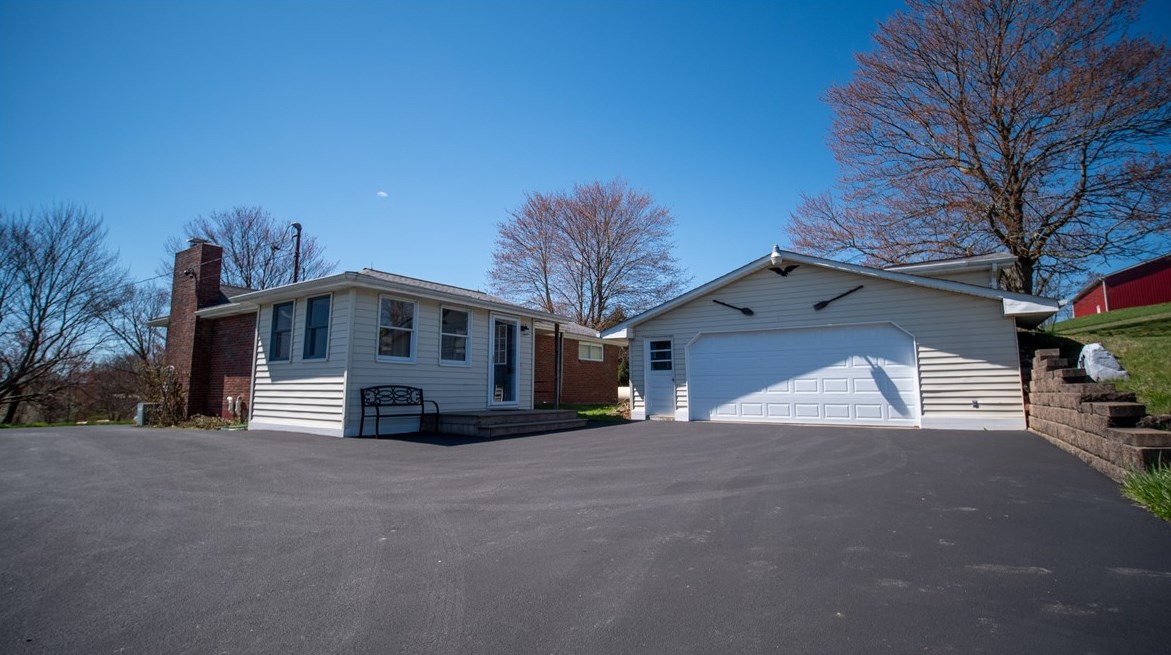 207 Headland Rd, Butler PA  16002-9124 exterior