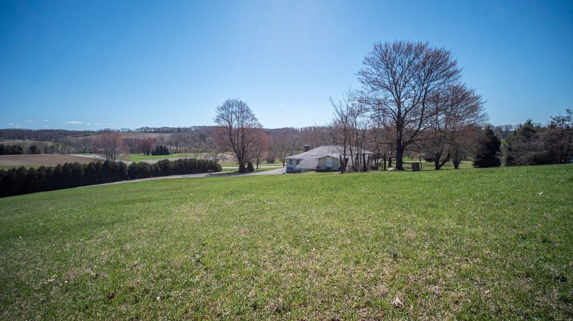 207 Headland Rd, Butler PA  16002-9124 exterior