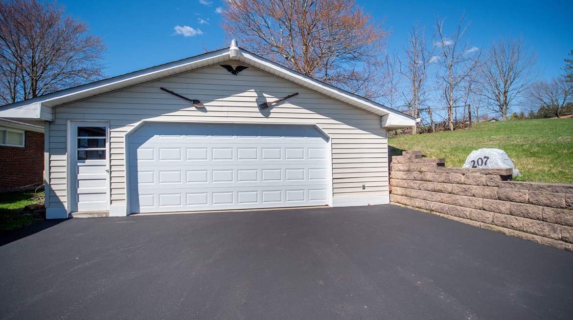 207 Headland Rd, Butler PA  16002-9124 exterior