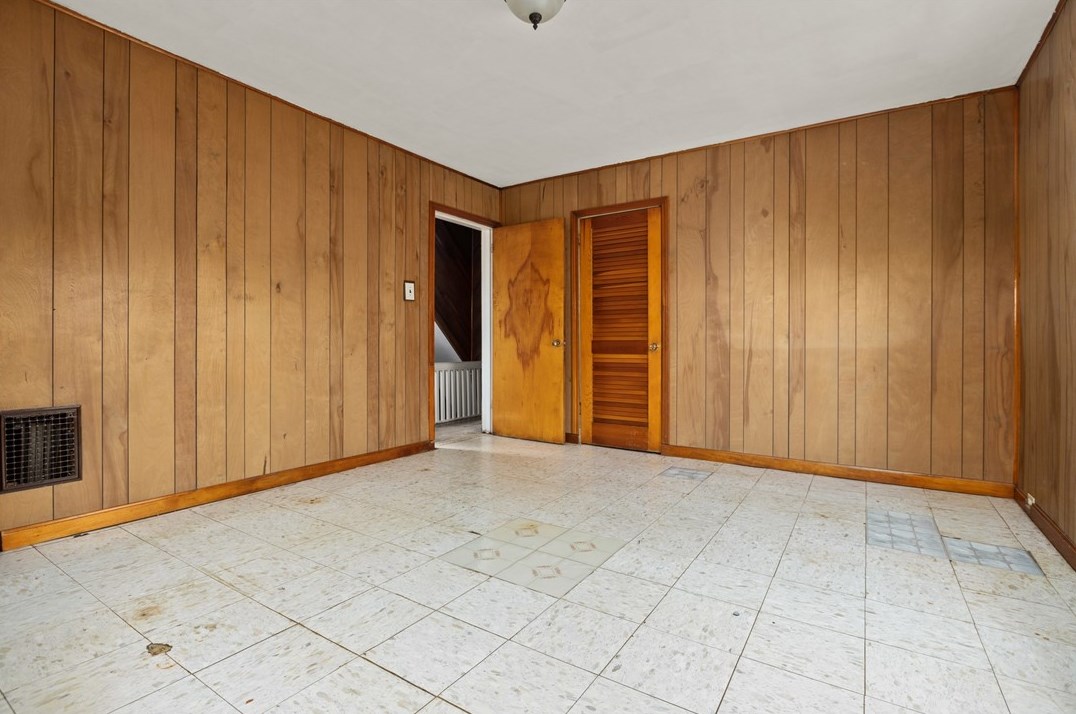 742 Mclain St, Pittsburgh PA 15210-1073 exterior