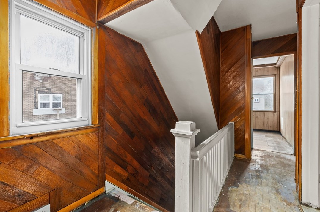 742 Mclain St, Pittsburgh PA 15210-1073 exterior