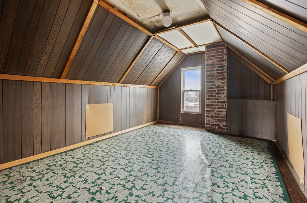 742 Mclain St, Pittsburgh PA 15210-1073 exterior