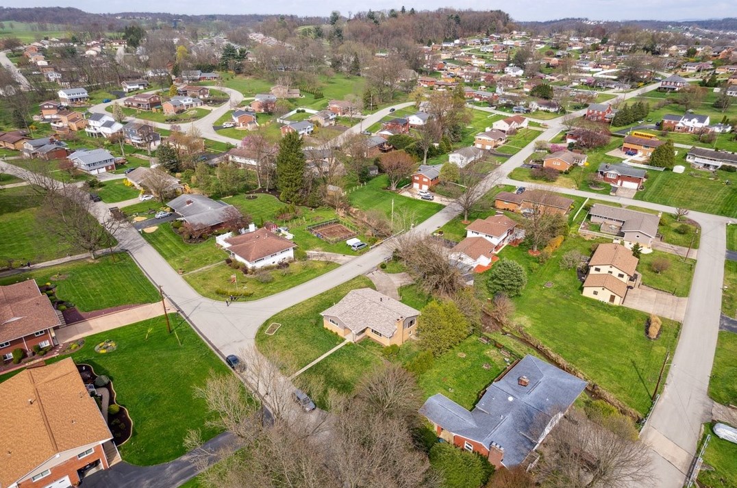 729 Brookview Dr, Greensburg PA  15601-1420 exterior