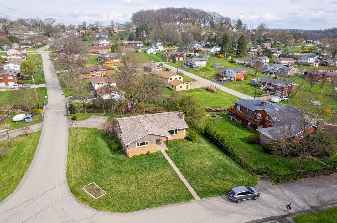 729 Brookview Dr, Greensburg PA  15601-1420 exterior