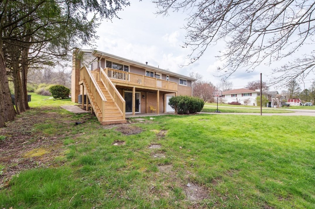 729 Brookview Dr, Greensburg PA  15601-1420 exterior