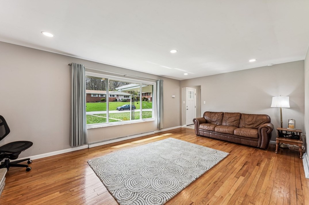 729 Brookview Dr, Greensburg PA  15601-1420 exterior