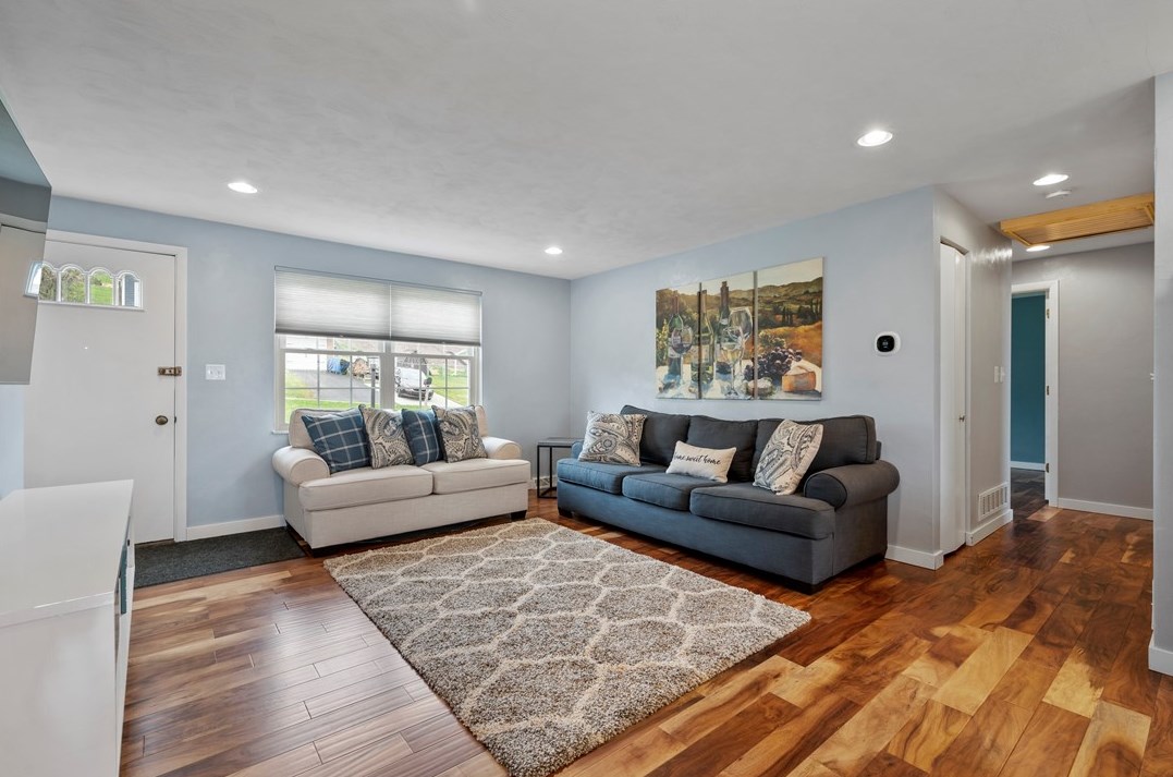 220 Bonita Dr, Greensburg PA  15601-4922 exterior