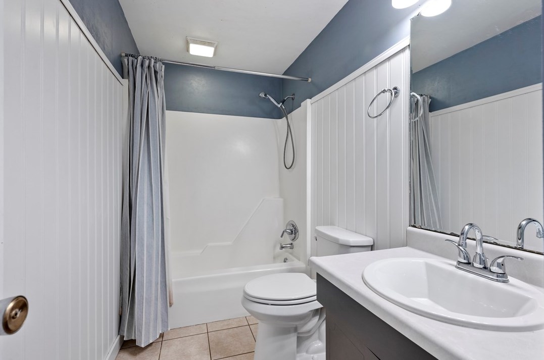 220 Bonita Dr, Greensburg PA  15601-4922 exterior