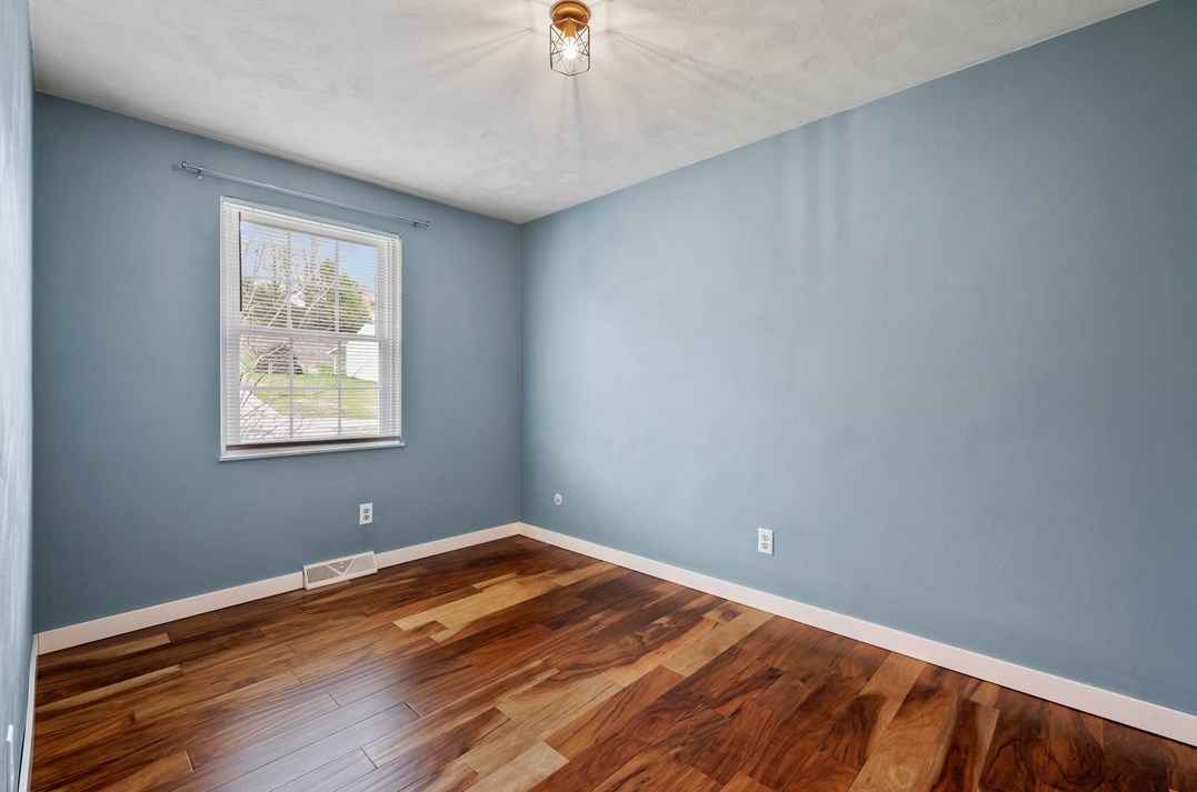 220 Bonita Dr, Greensburg PA  15601-4922 exterior