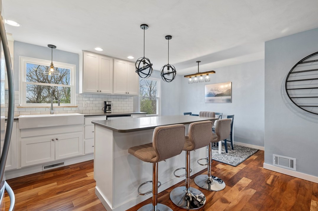220 Bonita Dr, Greensburg PA  15601-4922 exterior