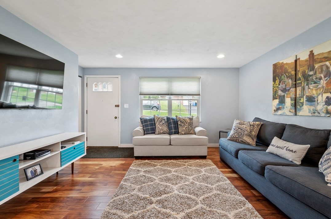 220 Bonita Dr, Greensburg PA  15601-4922 exterior