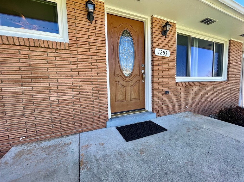 1253 Scenic Dr, Latrobe PA  15650-2735 exterior