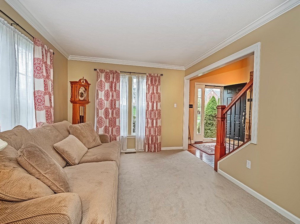 274 Sunrise Dr, Leechburg, PA 15656