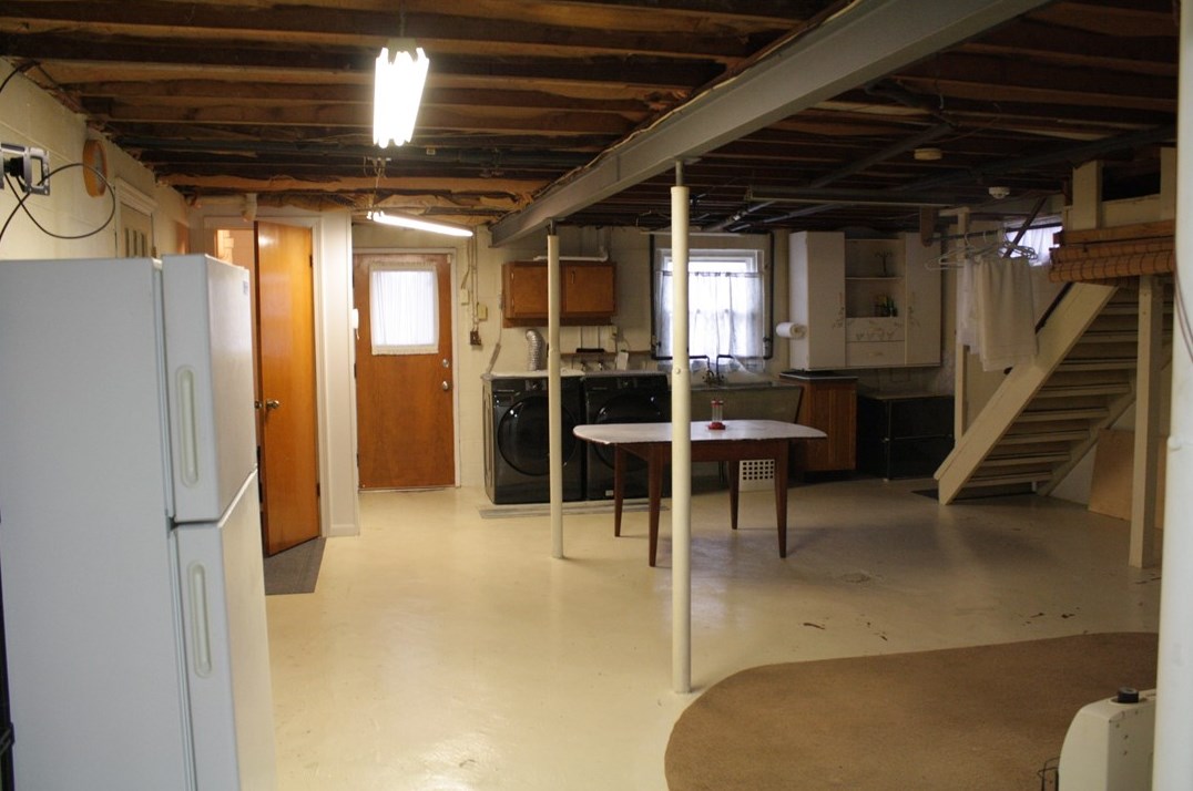 208 Jamestown Rd, Greenville PA  16125-9201 exterior