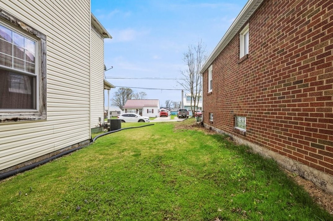 822 Summit Ave, Monaca PA  15061-1254 exterior