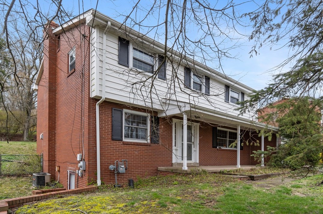 627 Driftwood Dr, Pittsburgh PA  15243-1712 exterior