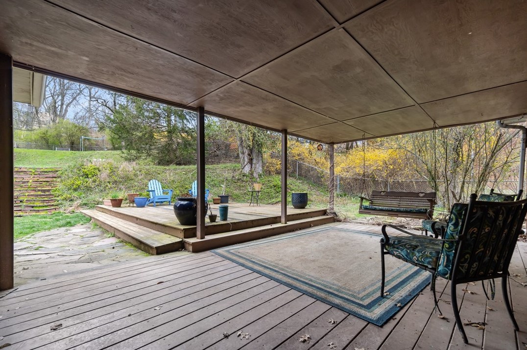 627 Driftwood Dr, Pittsburgh PA  15243-1712 exterior